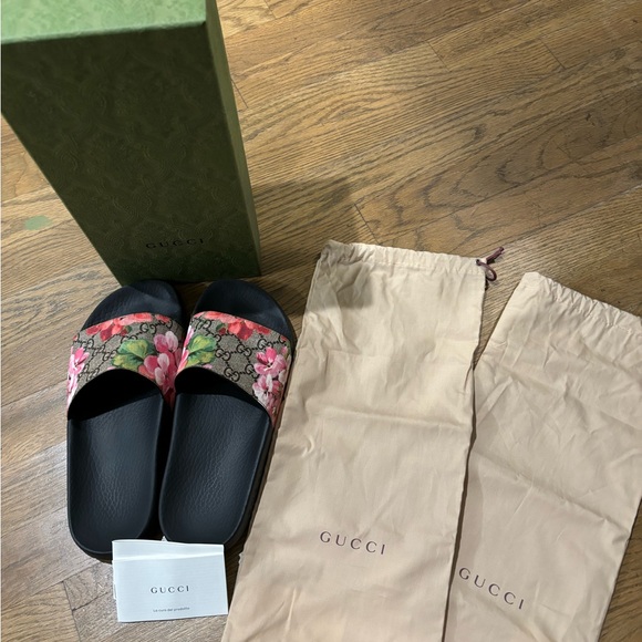 Excellent Condition Authentic Gucci Bloom Slides! 🌸 - Picture 1 of 9